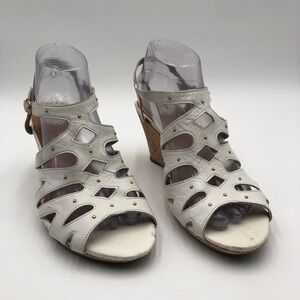 Clarks Artisan White Leather Cork Wedge Sandals 9.5M Silver Stud Detail Strappy‎